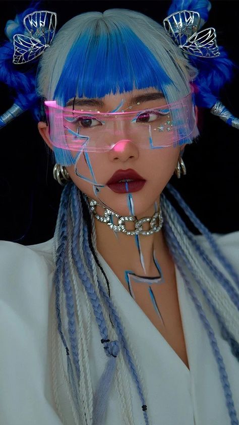 Hyper Pop Fashion, Alien Outfit Aesthetic, Sci Fi Hair, Cyberpop Fashion, Cyberpop Aesthetic, Y3k Fashion, Cyberpunk Outfit Women, Cyberpunk Hairstyles, Cyberpunk People