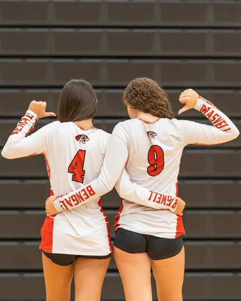 #year2 photo creds to the best @shotby.jordann book him Best Friend Volleyball Pictures, Duo Sports Poses, Volleyball Media Poses, Volleyball Team Picture Ideas, Game Day Volleyball, Volleyball Pictures Poses 2 People, Duo Volleyball Pictures, Duo Volleyball Poses, Volleyball Duo Poses