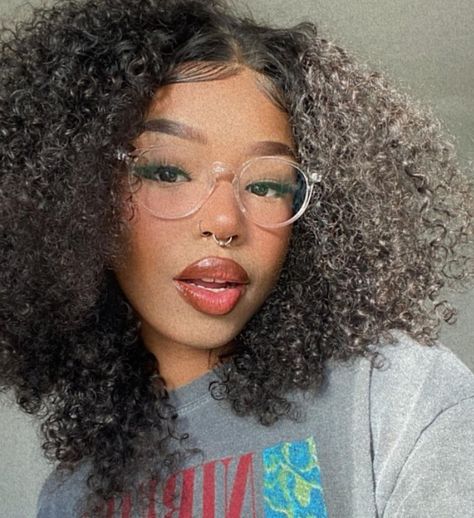 Fake Glasses Outfit, Glasses Frame For Black Women, Curly Hair With Glasses Girl, Eyelashes With Glasses, Glasses Inspo Round Face, Glasses For Black Women, Clear Circle Glasses, Hairstyles For Glasses Wearers, Black Women Glasses