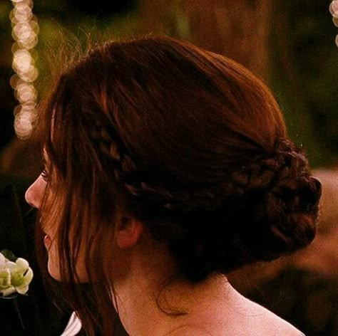 Bella Swan Wedding Hair, Twilight Hairstyles, Bella Swan Hair, Hairpin Styles, Bella Swan Wedding, Bella Swan Wedding Dress, Bella Wedding Dress, Twilight Vibes, Twilight Wedding