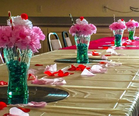 Sock Hop Decorations, 1950s Party Ideas, Diy Party Table Decorations, Ranch Party, Fifties Party, 50s Theme, Parties Themes, 50s Theme Parties, Sock Hop Party