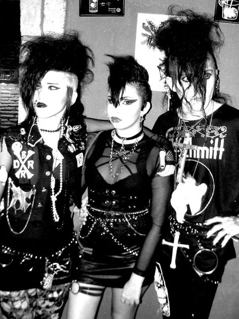 Deathrock Fashion, Traditional Goth, Estilo Punk Rock, 80s Goth, Goth Music, Punk Culture, 90s Goth, Goth Subculture, Trad Goth