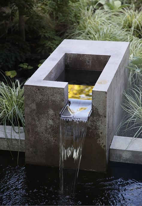 The landscape architects designed an integrated fountain of concrete and bronze for the water feature, “for its soothing sound as well as a focal point,” said Wittman. Most of the new windows are operable so the sound of water can be heard from inside the house. Backyard Water Fountains, Water Fountain Design, Kolam Koi, Taman Air, Outdoor Water Features, Pinterest Garden, Fountains Backyard, Fountain Design, Backyard Water Feature