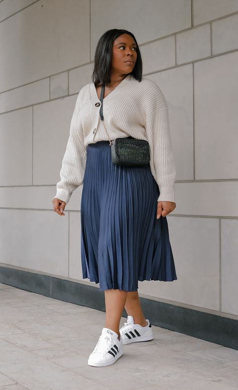 Plus Size Autumn Outfits Skirt, Curvy Pleated Skirt Outfit, Skirt Outfits Plus Size Winter, Button Down Plus Size Outfit, Skirts Curvy Outfit, Modesty Plus Size, Dress And Skirt Outfits Casual, Long Pleated Skirt Outfit Fall, Pleated Skirt Autumn Outfit