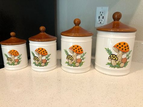 Vintage "Merry Mushroom Canisters" Set of 4 - 1982 Sears Roebuck & Co Painted Canisters, Merry Mushroom, Vintage Canister Sets, Kitchen Decor Sets, Lata Vintage, Ceramic Canisters, Kitchen Canister Set, Vintage Canisters, Kitchen Clocks