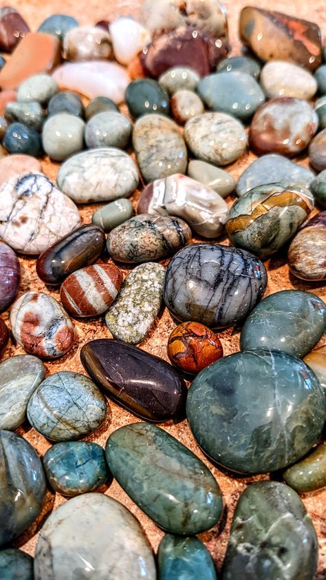 Cackling Chick photos and videos of rock tumbling reveals.  These rocks were tumbled in a Lortone 33B rock tumbler. Rocks Aesthetic, Deeper Well, Tumbled Rocks, Rock Tumbling, Rock Aesthetic, Rock Tumbler, Rock Hunting, Rock And Pebbles, Geology Rocks