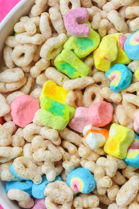 Lucky Charms Cereal Drawing, Lucky Charms Cereal Aesthetic, Lucky Charms Aesthetic, Lucky Charms Wallpaper, Cereal Lucky Charms, Healthy Marshmallows, Marshmallow Cereal, Types Of Cereal, Post Cereal