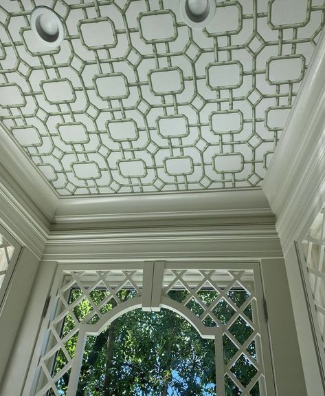 Trellis Ceiling Interior Design, Chinoiserie Furniture, Autumn House, Modern Chinoiserie, Paneled Walls, Lattice Wall, Colonial Interior, Conservatory Dining, Trellis Wallpaper