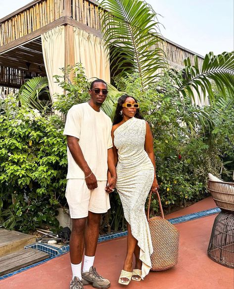 Couple Vacay, Old Money Style Summer, Black Couple Vacations, Matching Fits Couples, Vacation Outfits Men, Couple Noir, Matching Fits, Dubai Outfits, African Print Maxi Skirt