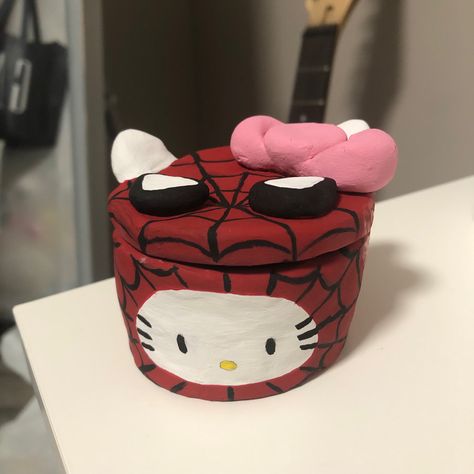 Pinch Pots Ideas Easy, Spider Man Clay Art, Easy Things To Make In Ceramics, Spiderman Clay Ideas, Spiderman Ashtray, Clay Hello Kitty Ideas, Cute Pinch Pot Ideas Ceramics, Emo Ceramics, Hello Kitty Ceramic Ideas