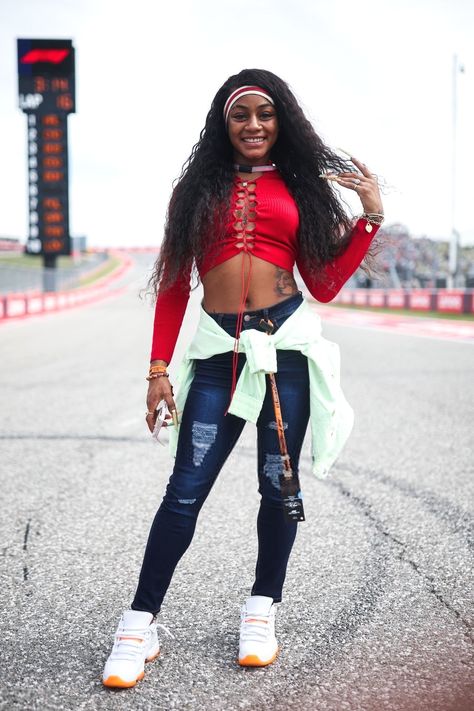 Sha Carri Richardson, Fashion Journalism, Athletics Track, Track And Field Athlete, Cfda Awards, Funny Black People, Athletic Girls, Sporty Girls, Serena Williams