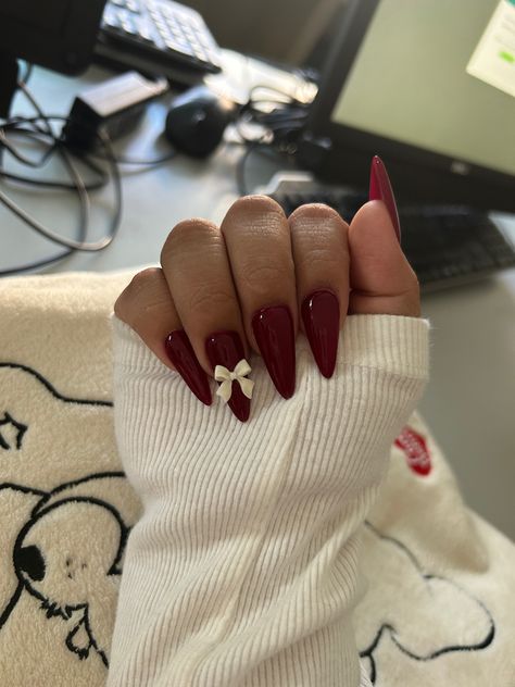 Wine Red Valentine Nails, Nail Inspo Red Almond, Cherry Wine Nails Acrylic, Maroon Nails Aesthetic, Maroon Nails For Prom, Cherry Wine Nails Design, Marron Red Nails Acrylic, Maroon Fashion Aesthetic, Almond Nails Valentines Day Red