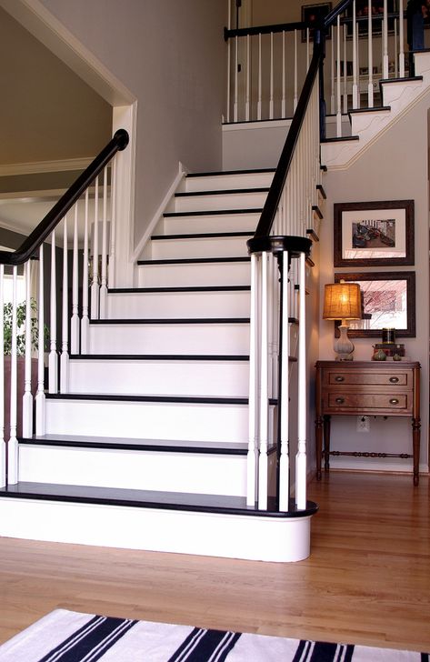 Black And White Stairs, Stair Railing Makeover, Diy Staircase Makeover, Stairs Renovation, White Staircase, Black Stairs, Painted Staircases, White Stairs, Stair Makeover