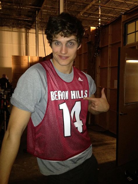 TEEN WOLF (MTVteenwolf) on Twitter Issac Teen Wolf, Daniel Sharman Teen Wolf, Teen Wolf Isaac, Wolf Pics, Teen Wolf Memes, Teen Wolf Funny, Teen Wolf Mtv, Daniel Sharman