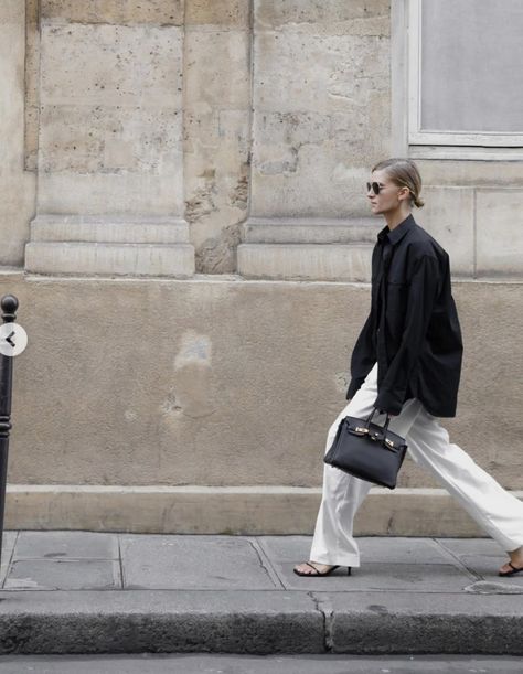 Black Poplin Shirt Outfit, Poplin Shirt Outfit, Basic Outfits Summer, Street Model, Style Inspiration Spring Summer, Summer Neutrals, Daily Outfit Inspiration, Warm Weather Outfits, Minimal Outfit