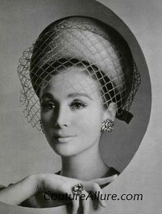 Hat Inspiration, Hat With Veil, Fashion 1960s, Hats Fashion, Vintage Millinery, Pillbox Hat, Millinery Hats, Vintage Hats, Love Hat