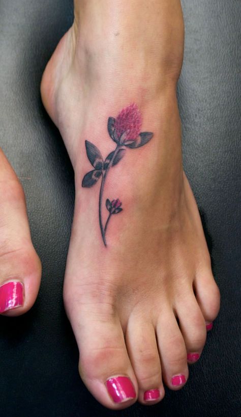 Red Clover Tattoo - placement, i like ho it curves naturally with her foot Red Clover Tattoo, Tattoo Chart, Clover Tattoo, Clover Tattoos, Red Clover, Botanical Tattoo, Tattoo Placement, Skin Art, Finger Tattoos