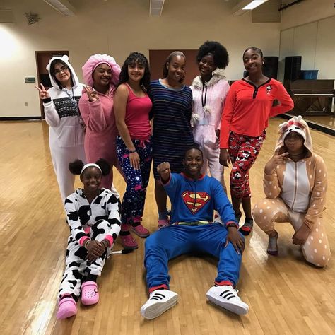 Pajama Day Spirit Week High School, Pajama Day At School Outfits Teacher, Pjamamas Day At School, School Pajama Day, Pj Day Spirit Week Outfits, Pajama Day Outfits, Pj Day At School, Pajama Day Spirit Week, Spirit Weeks