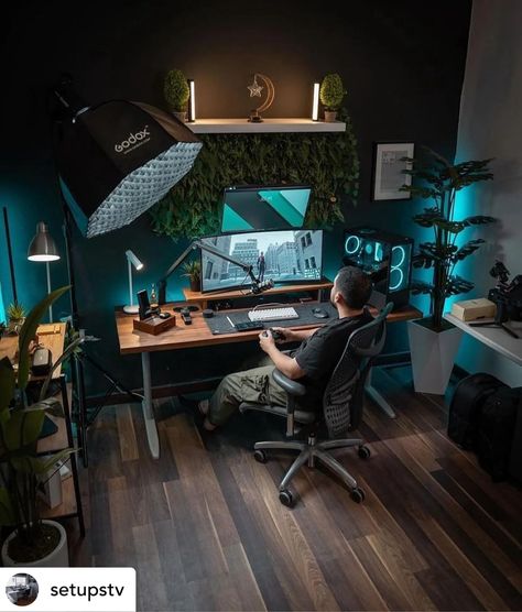 Studio In Casa, Gaming Computer Room, Modern Home Offices, Computer Desk Setup, Home Studio Setup, Music Studio Room, Desk Inspiration, Gaming Room Setup, Workspace Inspiration