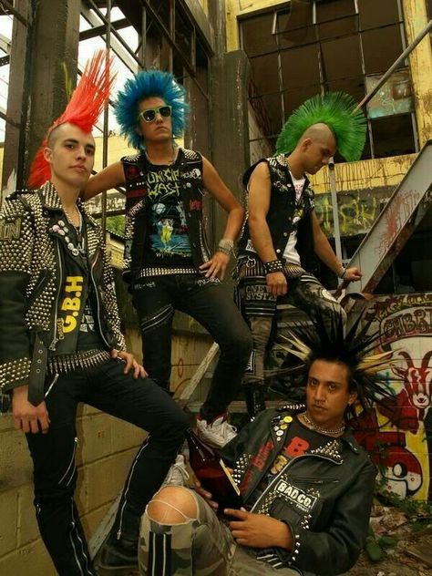 80s Punk Fashion, 80’s Punk, Punk Guys, Cultura Punk, 80s Fashion Outfits, Estilo Punk Rock, Punk Boy, Vintage Foto's, 80s Punk