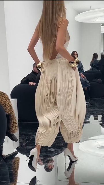 Adeel R on Instagram: "Pieter characterizes Alaïa as architectural, empowering, and sensual. Take a glance at these Maison Alaïa pants from Spring 2024 – what captured my attention is their striking resemblance to the traditional Pakistani shalwar, worn daily by women. The pants transcend fashion, blending silhouettes with precision, emphasizing their construction and movement. In Pieter Mulier’s Spring 2024 couture collection for Maison Alaïa, named “The Thread,” each piece is meticulously crafted with a single yarn, featuring various textures of merino wool. Described as a celebration of simplicity and purity, the collection echoes the mantra “less meaning more,” as shared by the creative director. @maisonalaia by @pieter_mulier Spring 2024 Pakistani shalwar by @zarashahjahanofficial Runway Fashion Couture, Concept Clothing, A Crush, Innovative Fashion, Mode Inspo, Classic Outfits, Spring 2024, Pakistani Fashion, Couture Collection