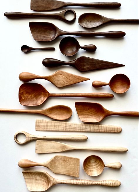 It’s hard not to stare! A rainbow of delightful colors from handmade utensil goods. Wood Carved Utensils, Viking Farming, Wood Kitchen Accessories, Kitchen Utensil Decor, Kitchen Utensils Design, Wooden Workshops, Wood Kitchen Utensils, Vintage Market Days, Wood Spoon Carving