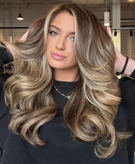 Mocha Brown Hair With Blonde Highlights, Brown Hair Natural, Fall Bronde Balayage, Blowout Hairstyles, Highlights For Brown Hair, Mocha Hair, Brown Hair Color Ideas, Bronde Balayage, Dyed Blonde Hair