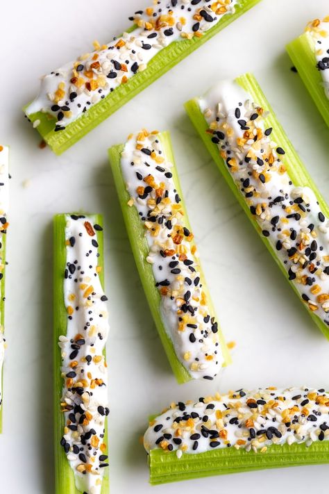 If you’re looking for a simple and DELICIOUS snack that’s high in protein and easy to throw together then look no further than these Whipped Cottage Cheese Celery Sticks! Pineapple Cottage Cheese, Whipped Cottage Cheese, High Protein Pasta, Celery Sticks, Protein Pasta, Slow Cooker Pasta, Cement Planters, Cocktail Desserts, Breakfast Cake