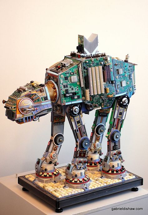 Waste Art, Recycled Robot, At At Walker, Robot Sculpture, Arte Robot, Junk Art, Robot Art, Metal Projects, Recycled Art