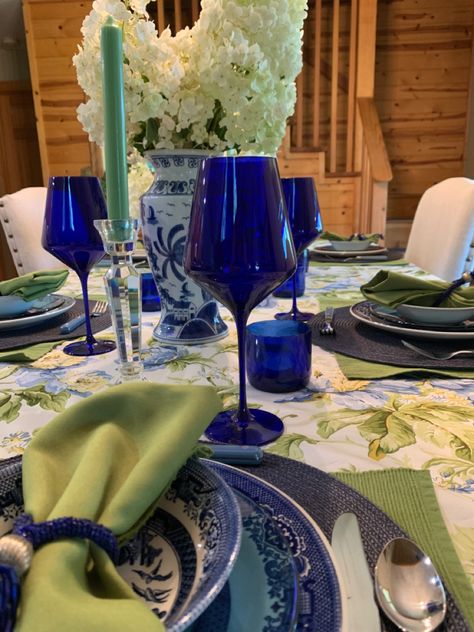 Blue And Green Table Setting, Green And White Table Setting, Blue And White Table Setting, Green Table Settings, White Table Setting, 21 Dinner, White Table Settings, Blue Party Decorations, Green Table