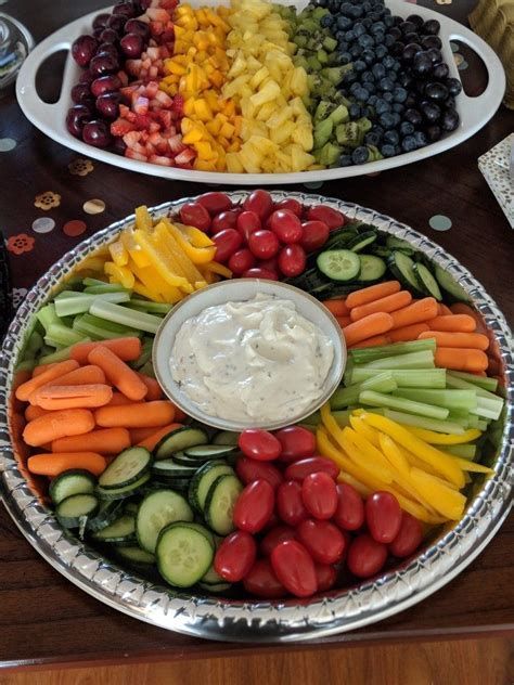 Veggie Tray Designs, Veggie Tray Ideas Parties, Fruit Kabobs For Party Skewers, Diy Fruit Tray, Veggie Board, Snack Boards, Gluten Free Puff Pastry, Fruit Platter Designs, Fruit Designs