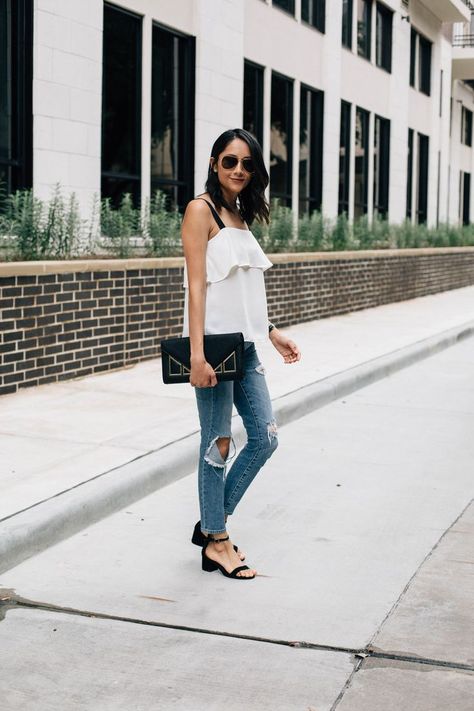 Summer outfit idea. Tiered top, ripped jeans and low block heel sandals.  #fashion #womensfashion #fashionideas #womenstyle Low Heel Sandals Outfit, Block Heel Sandals Outfit, Block Heel Outfit, Jean Sandals Outfit, Low Heels Outfit, Heel Outfits, Heel Sandals Outfit, Low Block Heel Sandal, Brunch Outfits