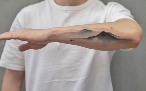 Landscape Tattoo Women, Tattoo Scenery, Watercolor Mountains Tattoo, Stick Tattoo, Mountain Tattoo Design, Best Tattoo Ever, Tattoo Instagram, Landscape Tattoo, Geniale Tattoos