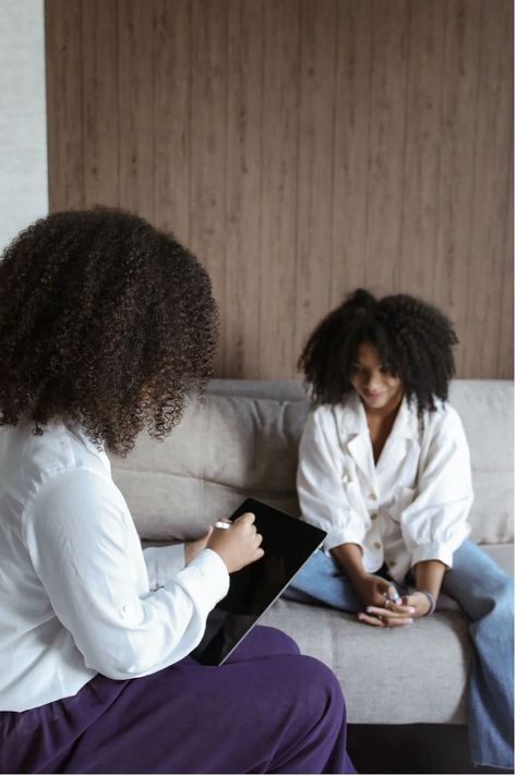 Black Woman Therapy, Dream Job Aesthetic Therapist, Therapy Black Aesthetic, Therapist Aesthetic Black Women, Therapy Vision Board Pictures, Therapy Session Aesthetic Room, Clinical Therapist Aesthetic, Counselling Aesthetic, Therapy Asthethic