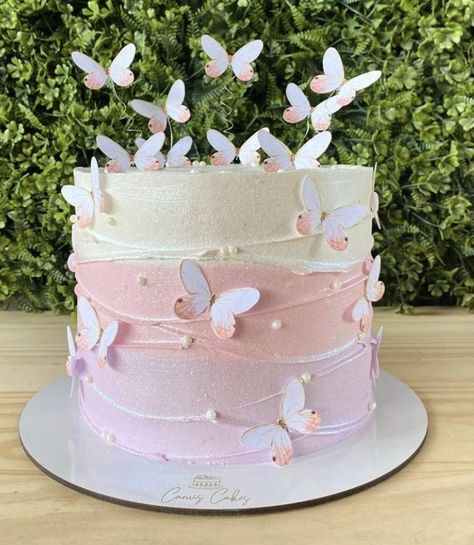 Dream Birthday Cake, Butterfly Theme Cake, 15th Birthday Cakes, Dream Birthday, Butterfly Birthday Cakes, Idee Babyshower, Rose Butterfly, Beautiful Birthday Cakes, Butterfly Baby Shower