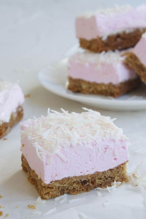 Marshmallow Dessert Recipes, Marshmallow Slice, No Bake Slices, Marshmallow Desserts, Gateaux Cake, Recipes Simple, Slices Recipes, India Food, Indian Dishes