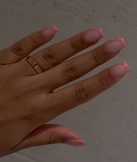 Tapered Nails Short, Pink Chrome French Tip Nails Short, Nail Ideas 2023 Simple, Gel Nail Designs Short Nails, Short Nails Acrylic Square, Gel Nail Designs Short, Short Tapered Square Nails, Nail Designs Short Nails, Square Short Nails