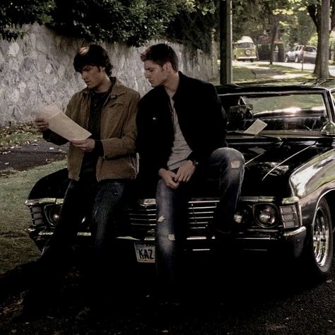 Dean Winchester Supernatural, Supernatural Aesthetic, Mary Winchester, Top Tv Shows, Sam And Dean, This Is The End, Vampire Stories, Supernatural Pictures, John Winchester