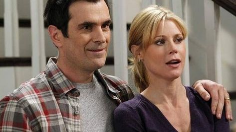 Mitchell Modern Family, Family Tv Series, Phil Dunphy, Best Tv Couples, Tv Show Couples, Julie Bowen, Family Tv, Most Popular Movies, Tv Couples