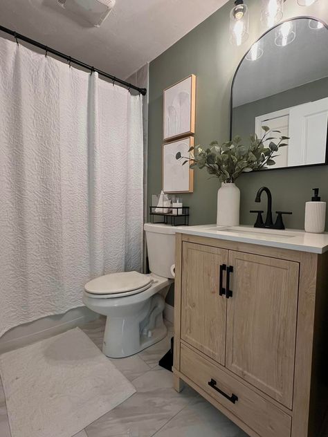 Regular Bathroom Ideas, Bathroom Decor Remodel, Bathroom Inspo Farmhouse, Bathroom Ideas Marble Floor, House Inspo Interior Design Minimalist, Small Guest Bathrooms Ideas, Modern Cozy Bathroom Ideas, Small Bathroom Ideas Dark Floor, Bathroom Inspo White Vanity