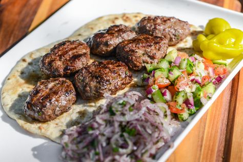 Turkish Meatballs, Turkish Spices, Minced Beef Recipes, Spiced Beef, Beef Patties, Recipes Beef, Paleo Beef, Mediterranean Cuisine, Meatball Recipes