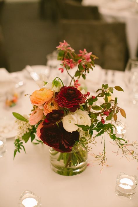 Poseur Table Flowers, Short Vases With Flowers, November Wedding Flowers Uk, Jam Jar Wedding Flowers, Wedding Centerpieces Spring, Jam Jar Wedding, Turquoise Wedding Decorations, Jam Jar Flowers, Flowers Ranunculus