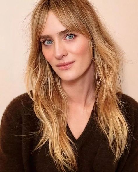 Divine Rivals, Mackenzie Davis, Blonde Hair With Bangs, Hairstyles With Bangs, Blonde Hair, Bangs, Blonde, Hair, Quick Saves