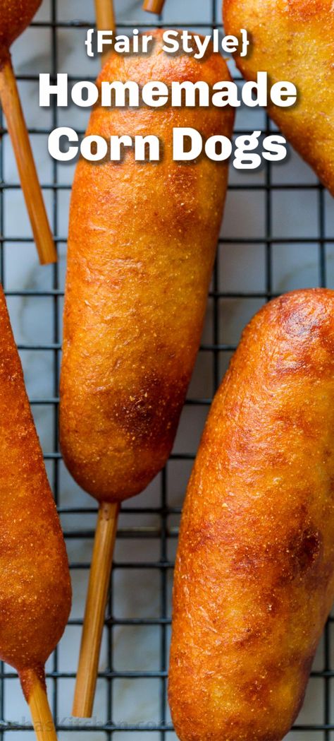 Soft Cornbread, Corn Dogs Recipe, Homemade Corn Dogs, Homemade Corndogs, Corndog Recipe, Sauce Spaghetti, Carnival Food, Hot Dog Recipes, Design Humor