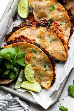 Bean Tacos Vegetarian, Crispy Black Bean Tacos, Crispy Black Bean, Tacos Vegetarian, Plat Vegan, Black Bean Tacos, Bean Tacos, Tasty Vegetarian Recipes, Vegetarian Dinners