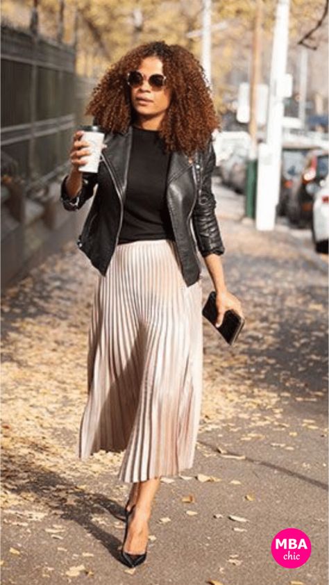 Keep it MBAchic: styling the pleated skirt trend for the office - MBAchic Pleated Midi Skirt Outfit, Pleated Skirt Outfits, Winter Skirt Fashion, Skirt Outfit Summer, Rok Outfit, Pleated Skirt Outfit, Midi Skirt Outfit, Pleated Long Skirt, Skirt Trends