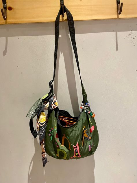 Baggu medium crescent bag with embellishments, decorated baggu Baggu Crescent Bag Decorated, Whats In My Baggu Crescent Bag, Baggu Decorated, Baggu Crescent Bag Aesthetic, Baggu Crescent Bag Outfit, Baggu Crescent Bag, Baggu Crescent, Baggu Bag, Pretty Tote Bags