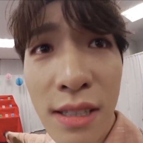 Dino Svt Funny Face, Dino Funny Face, Dino Reaction Pic, Seventeen Cursed Pictures, Dino Memes Funny Seventeen, Seventeen Green Room, Dino Seventeen Memes, Dino Icon Cute, Funny Seventeen Pictures