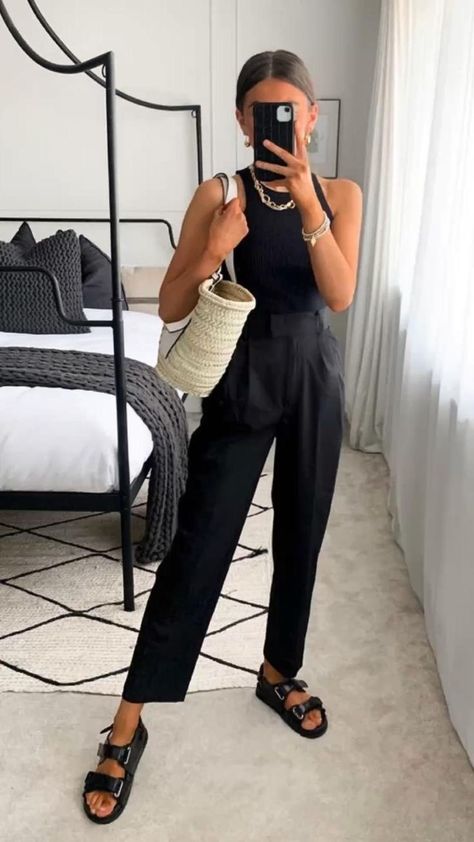 Black Trouser Outfit Ideas, Trouser Outfit Ideas Women, Black Pants Outfit Ideas, Black Pants Summer, Pants Outfit Ideas For Women, Black Trouser Outfit, Chic Black Pants, Birkenstock Outfit Summer, Style Black Pants