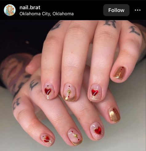 Sacred Heart Nail Design, Mexican Inspired Nails Art Designs, Mexican Sacred Heart Nails, Sacred Heart Nails, Mexican Inspired Nails, Catholic Nails, Mexican Nail Art, Mexican Nails, Gold Gel Nails